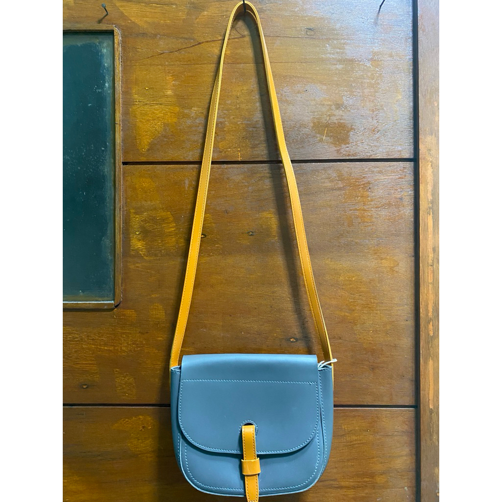 PRELOVED-Tas Selempang Miniso Abu Orange