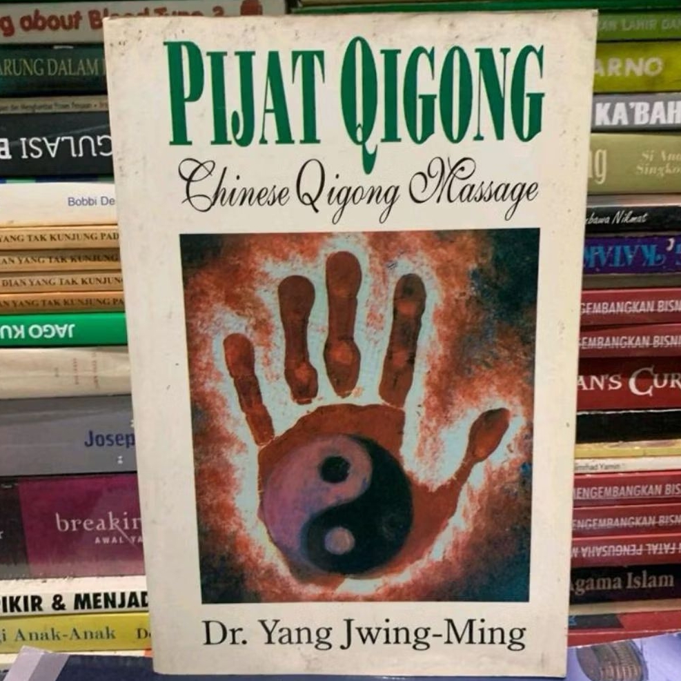 Pijat qigong chinese qigong massage by Dr yang jwing ming buku bekas ORIGINAL