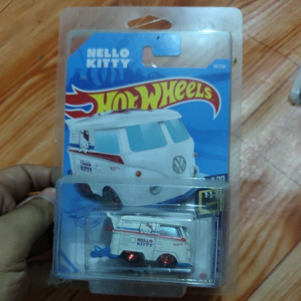 Hot Wheels Kool Kombi Hello Kitty Free Protector