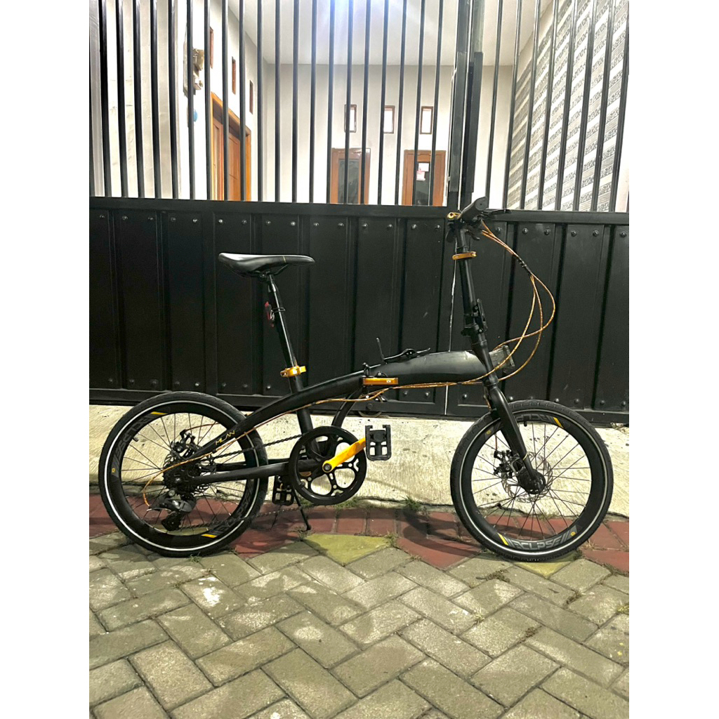 Sepeda Lipat Element Police Milan