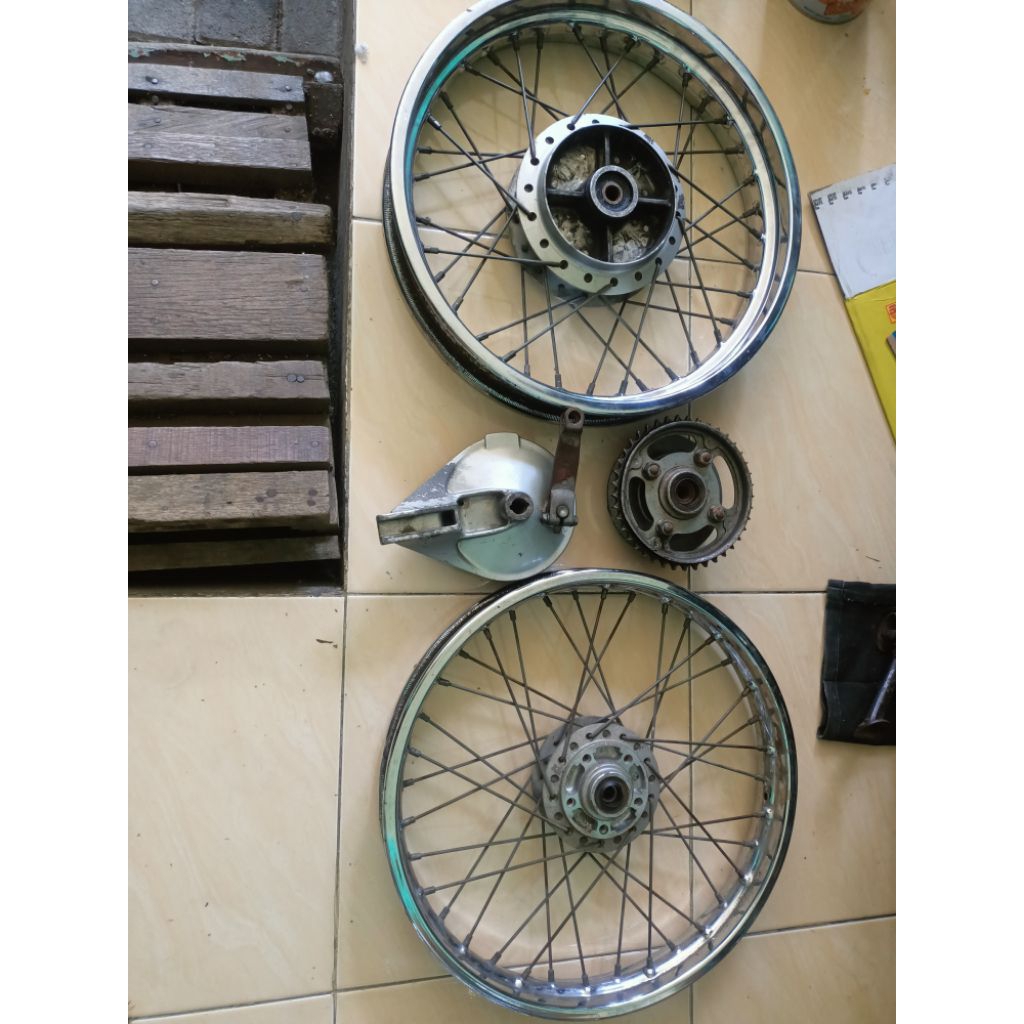 velg set depan belakang  original verza megapro mono