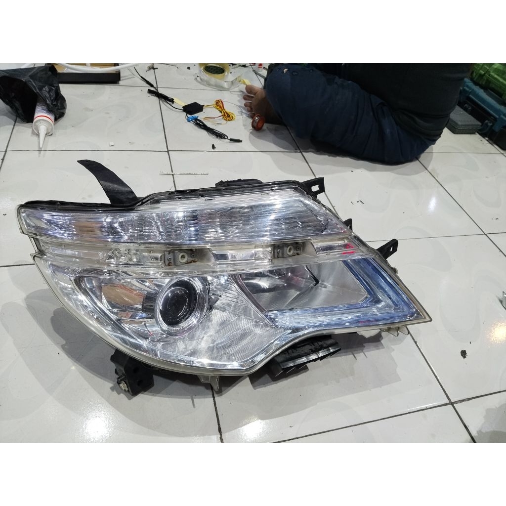 headlamp nisaan serena c26 autech 2014-2018 original.lampu depan serena c26 original