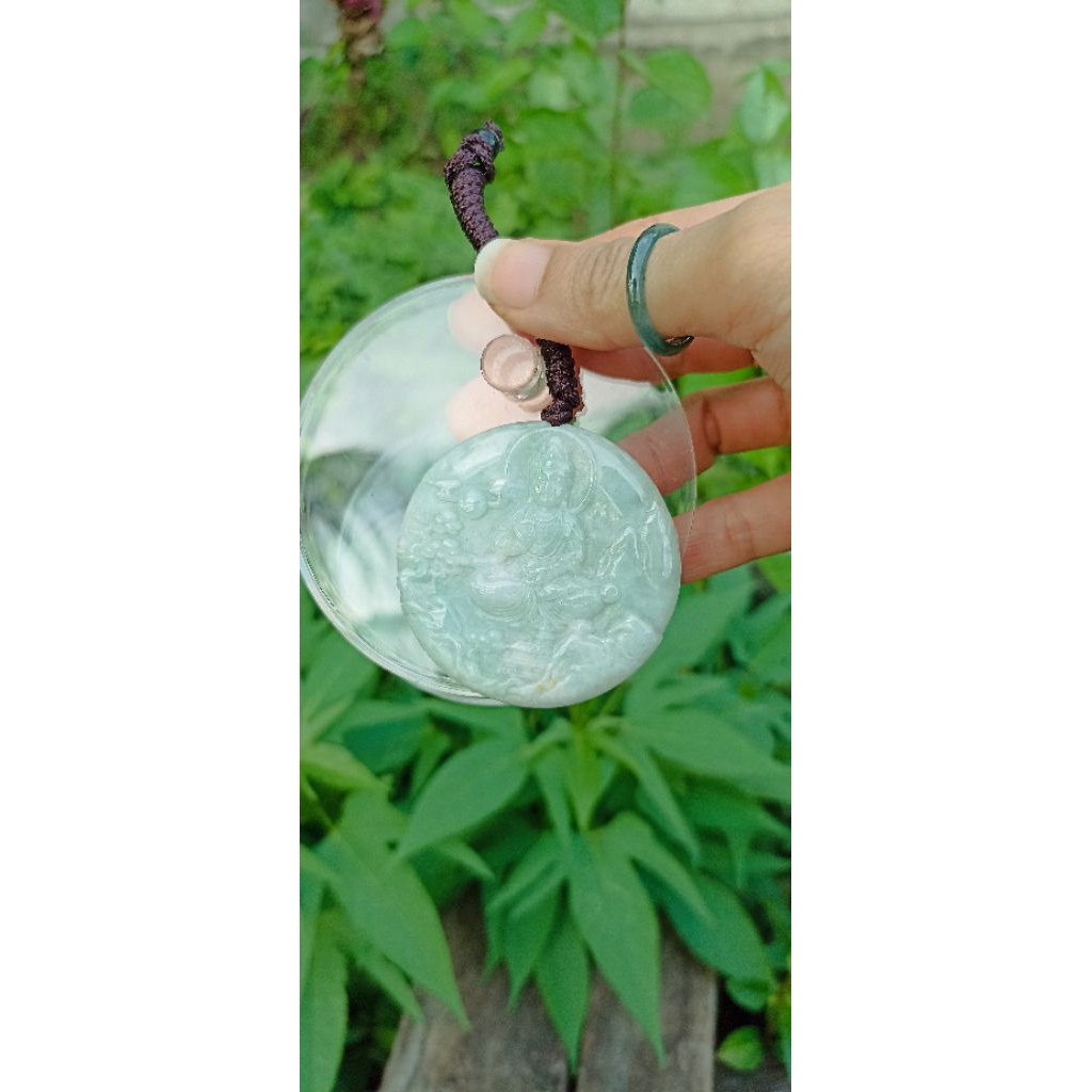 Liontian JADE CARVING KWAN IM