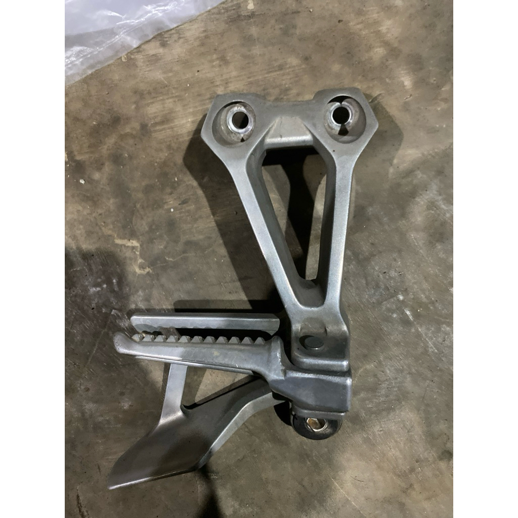 bostep footstep belakang kanan gtr150