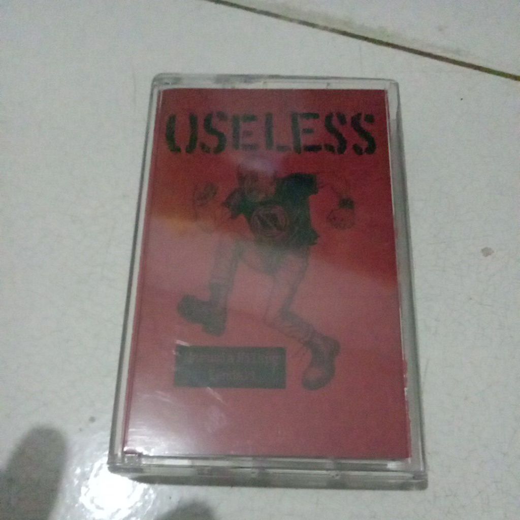 kaset punk useless