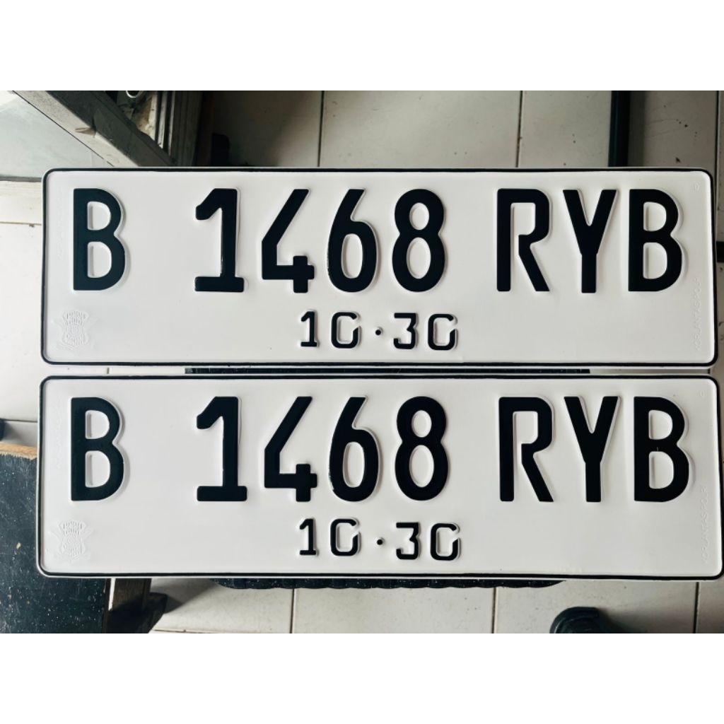 Plat Nomor Mobil Bahan Kaleng Full Cat dengan Logo