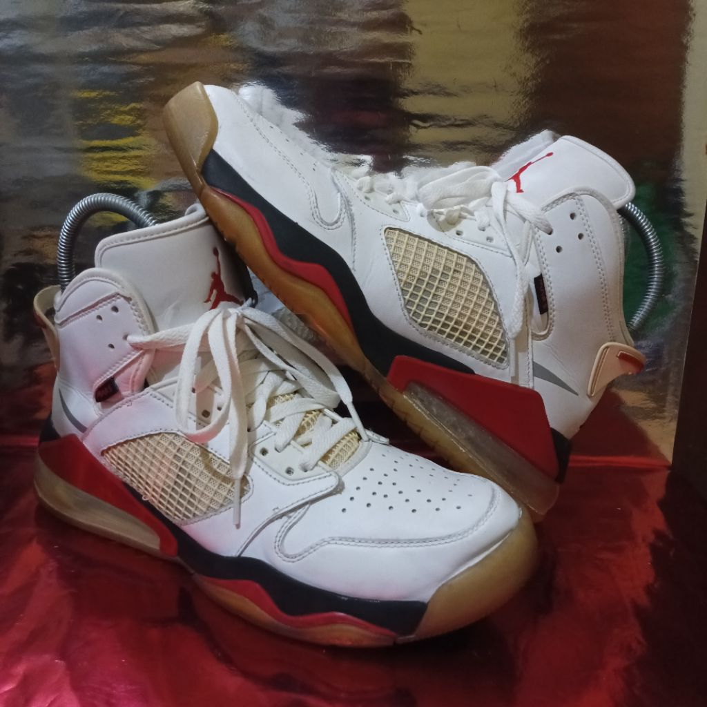 Air Jordan Mars 270 'Fire Red' size 40.5