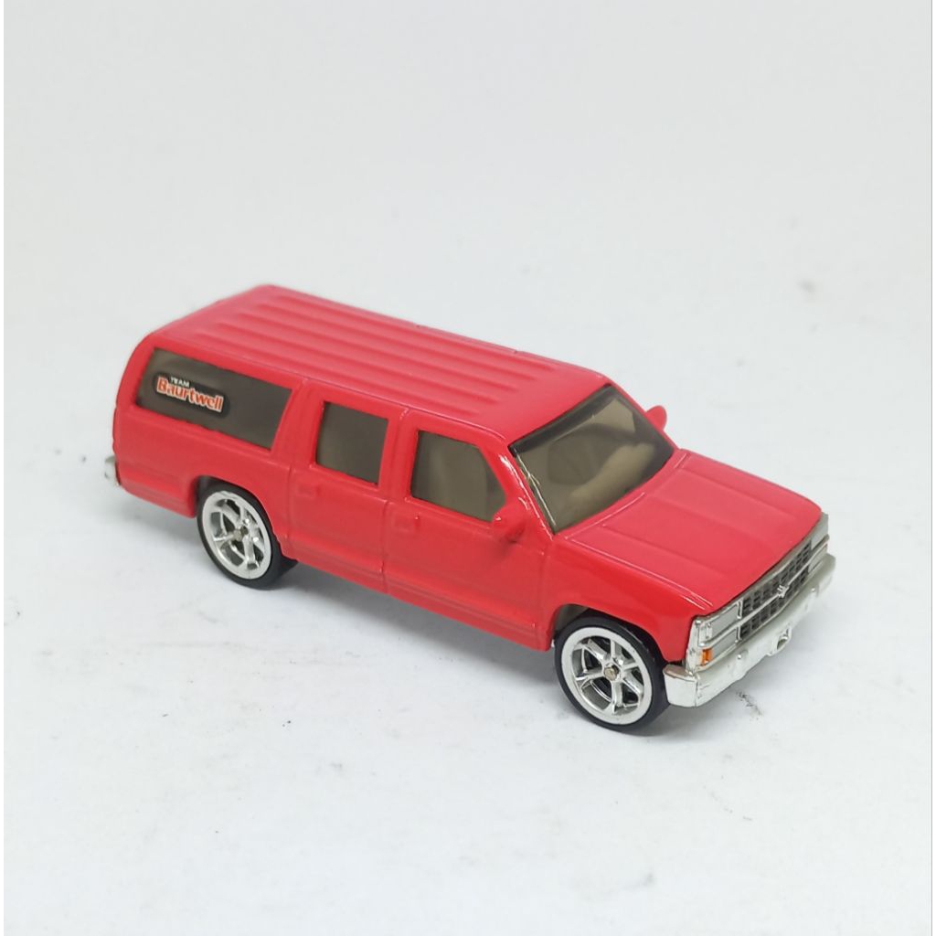 hot wheels chevy suburban whips team baurtwell new school loose diecast 1/64 (t)