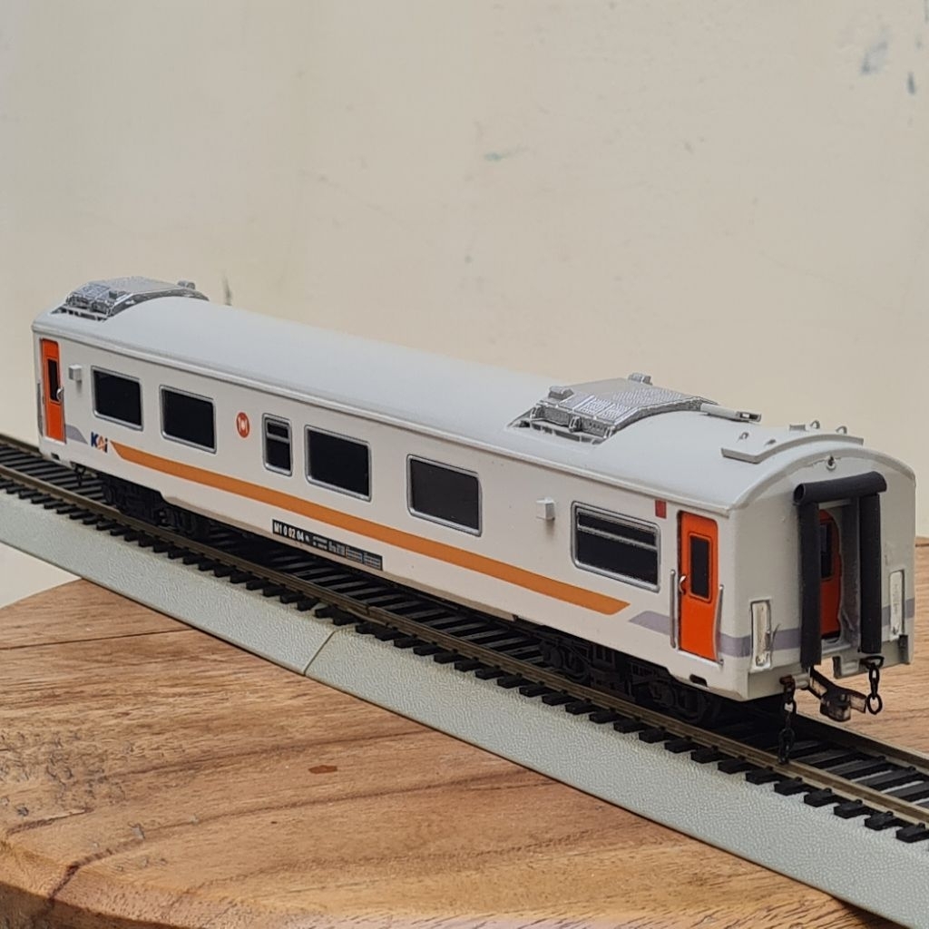 Kereta Model - Miniatur Kereta Api - Miniatur Gerbong Restorasi Kereta Makan M1 2002 Livery KAI Skal