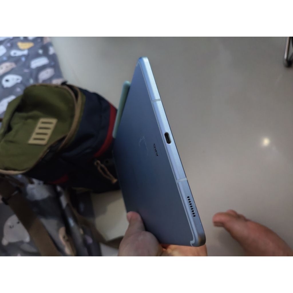samsung tab S6 lite warna biru muda  4/128 minus lcd retak cabang 2 helai sentuhan normal tombol pow