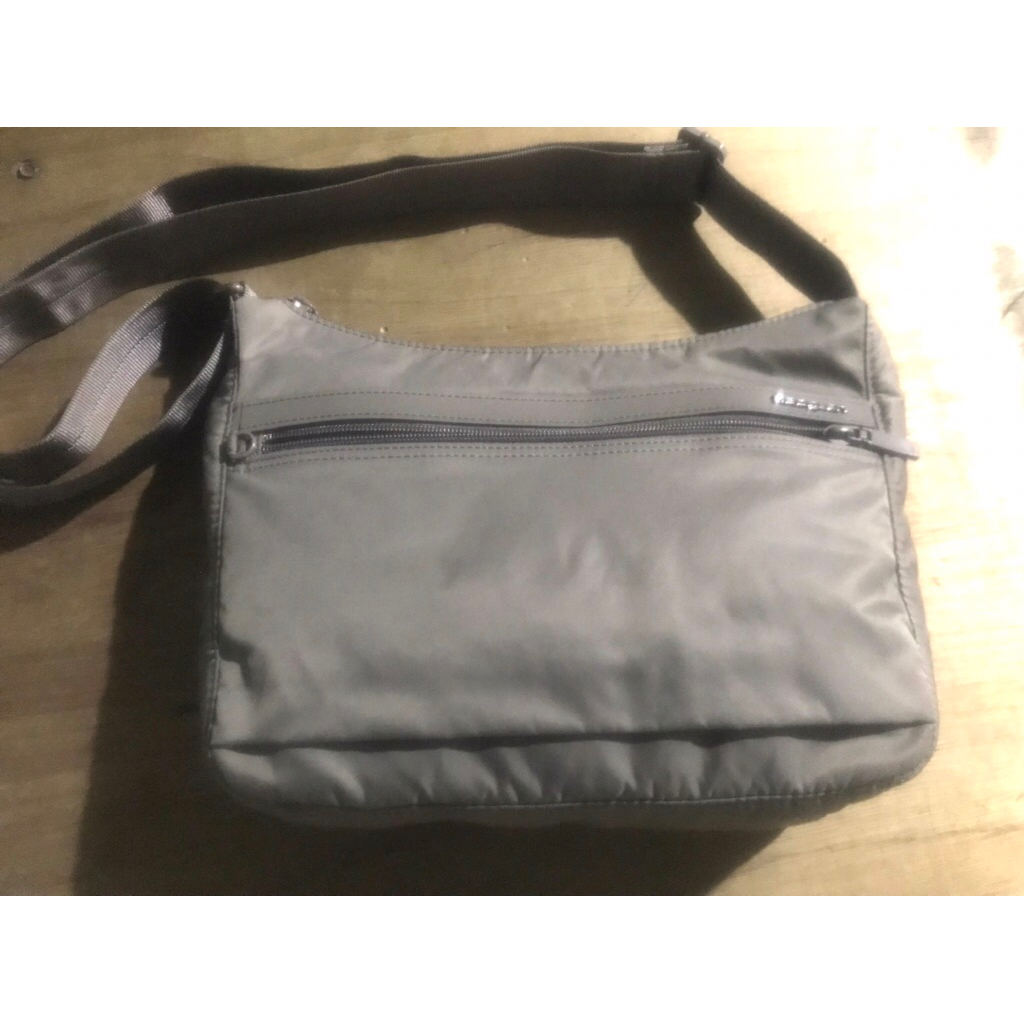 Hedgren Harperr’s  grey RFID Protected preloved