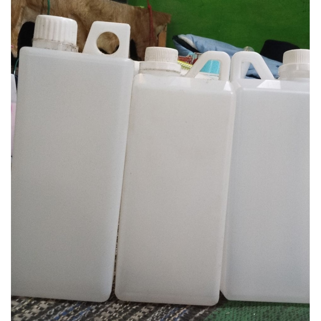 botol jrigen bekas 1liter parfum londry.