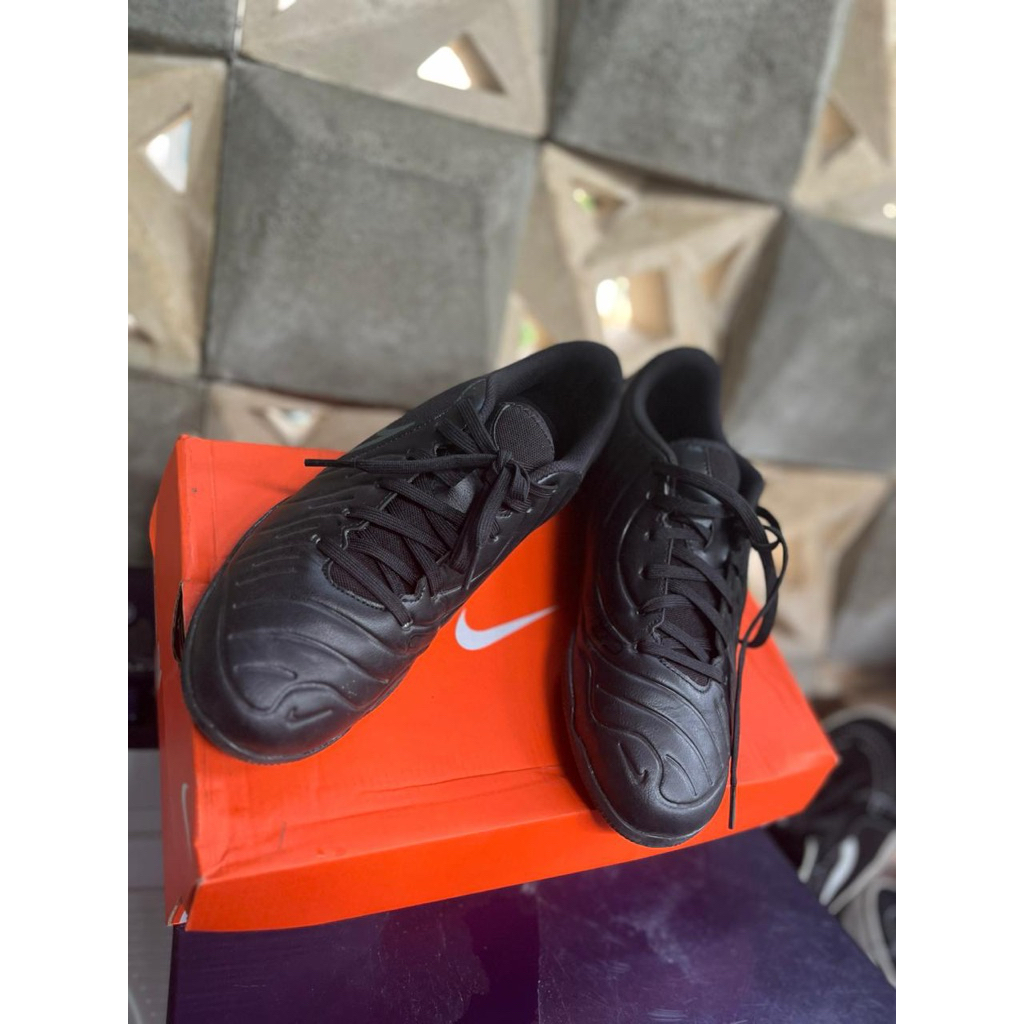 Sepatu futsal n*ke ori bekas
