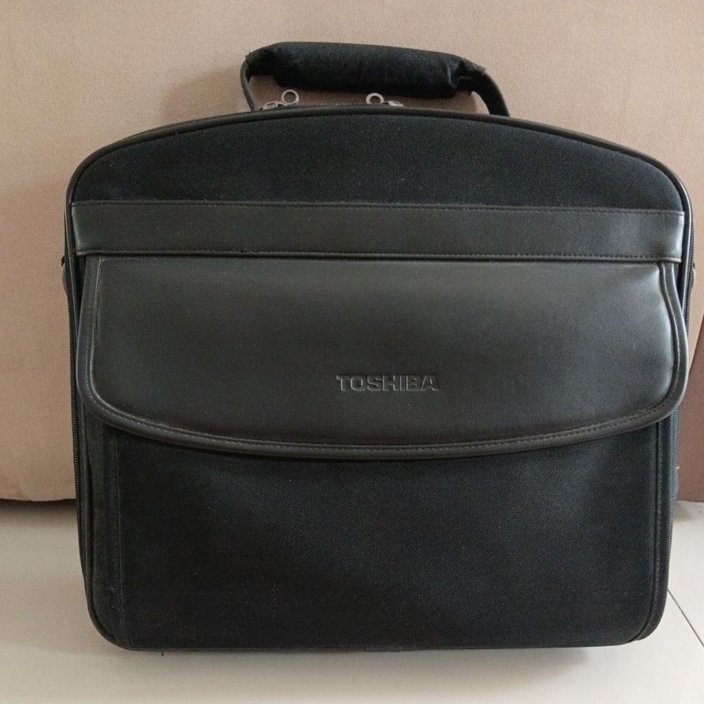 Preloved tas laptop Toshiba