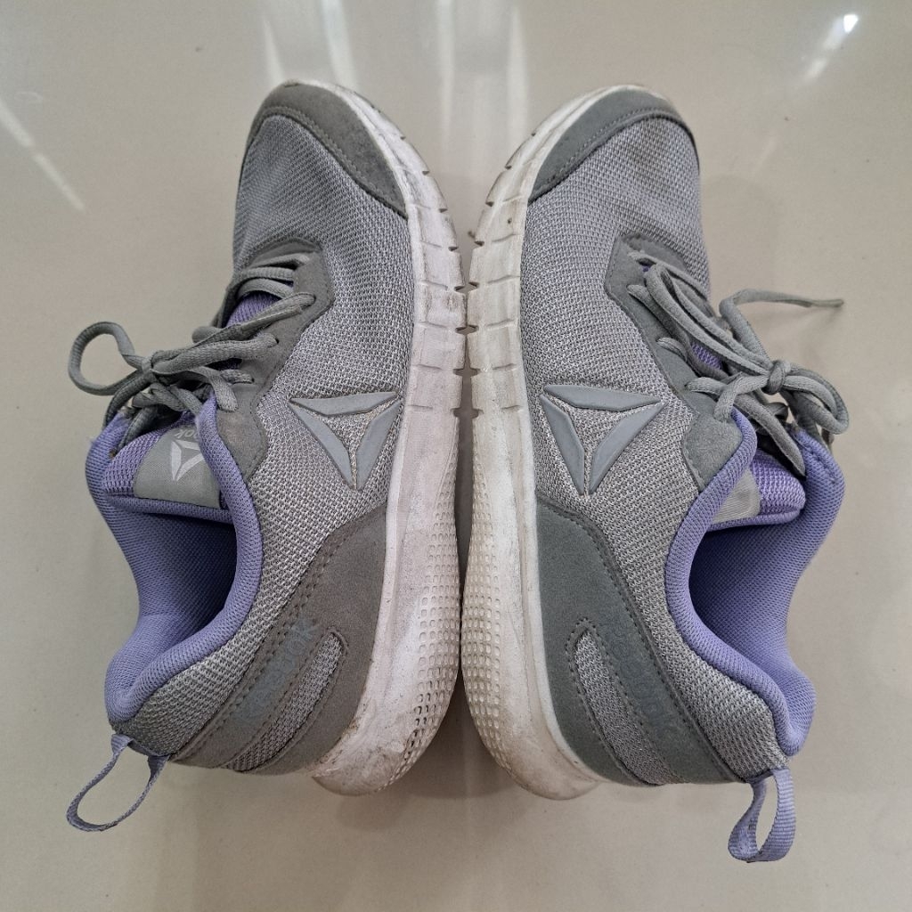 Sepatu Sneakers Reebok Shoes Original