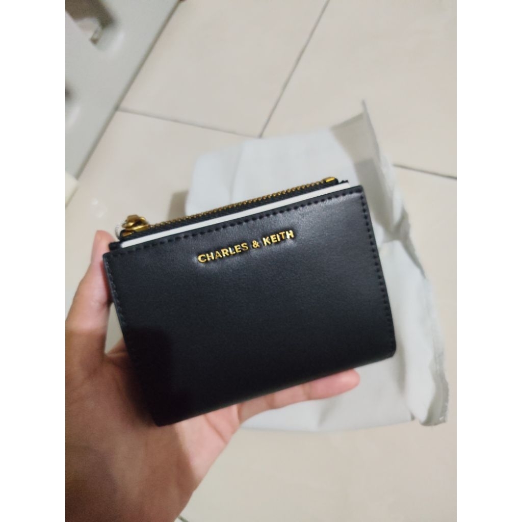 Dompet Charles and Keith