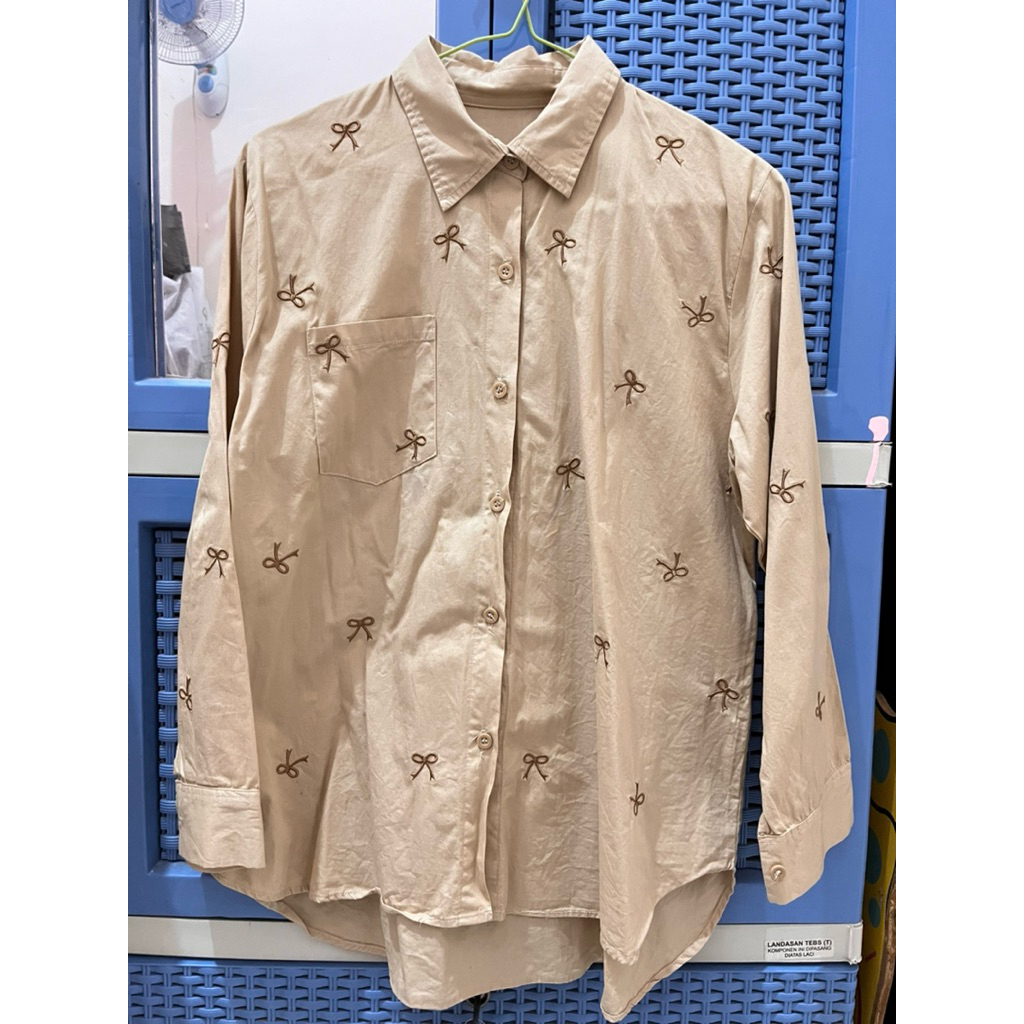 Kemeja Pita warna Taupe