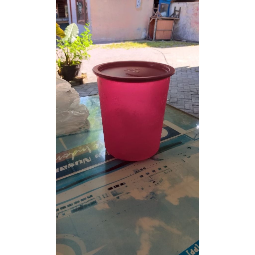 Tupperware mosaic canister merah 1,9L