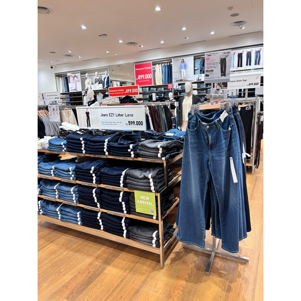 UNIQLO Jeans EZY Lebar Lurus