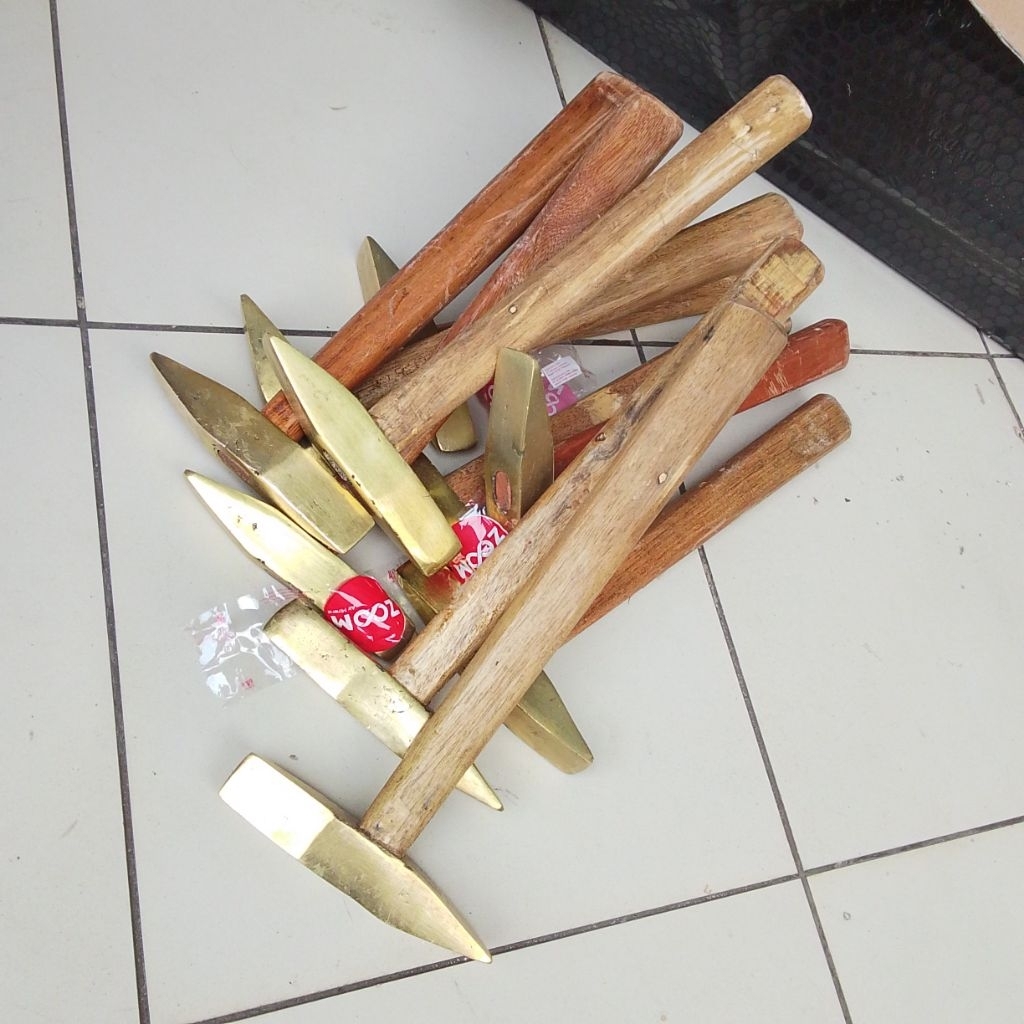 Palu ciping kuningan 500 gram palu tukang las gagang kayu