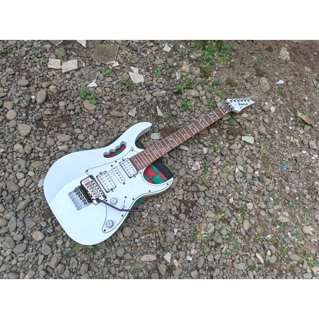 Gitar Ibanez JEM JR WH Steve Vai Signature