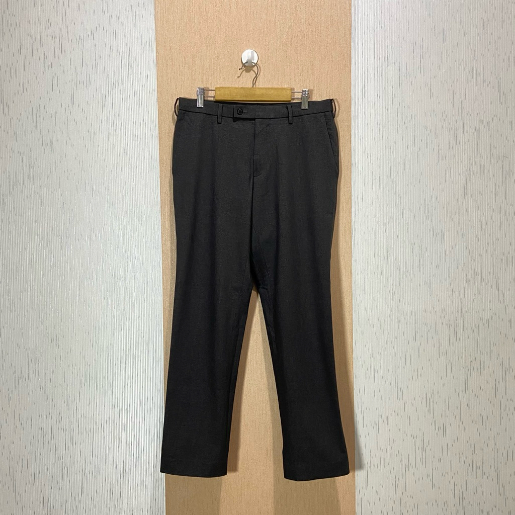 Work Pants UNIQLO AIRSENSE (Ultra Light) / Celana Bahan Pria / JP481 / Size 31