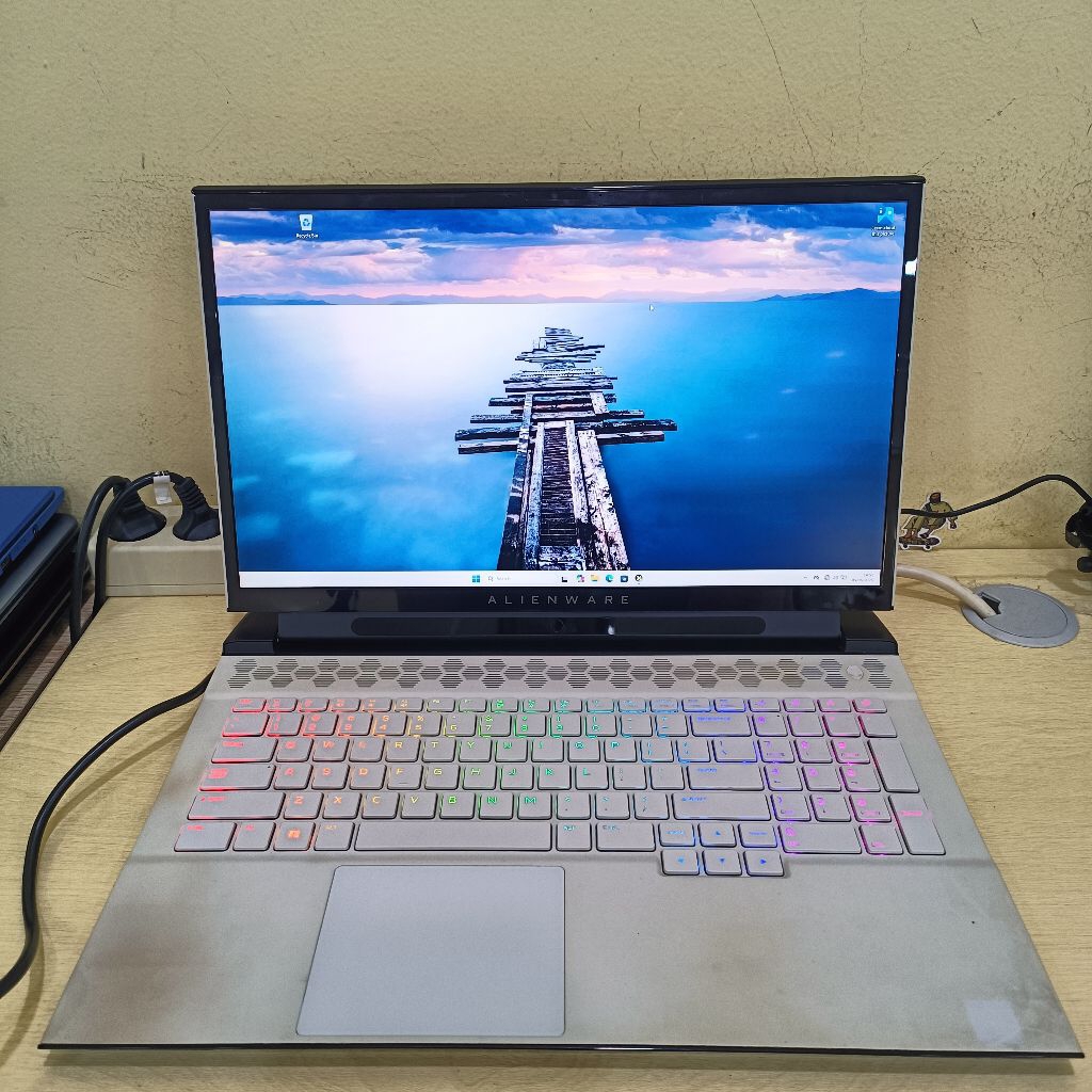 Alienware M17R2 (2023) Intel core i7 9750H Ram 16/512 SSD NVIDIA GeForce RTX 2070 (TGP13)
