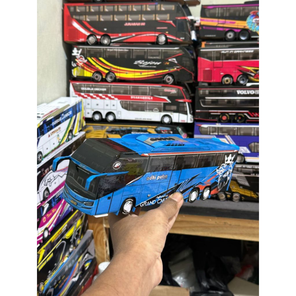 miniatur papercraft bus adhi putra skala 50