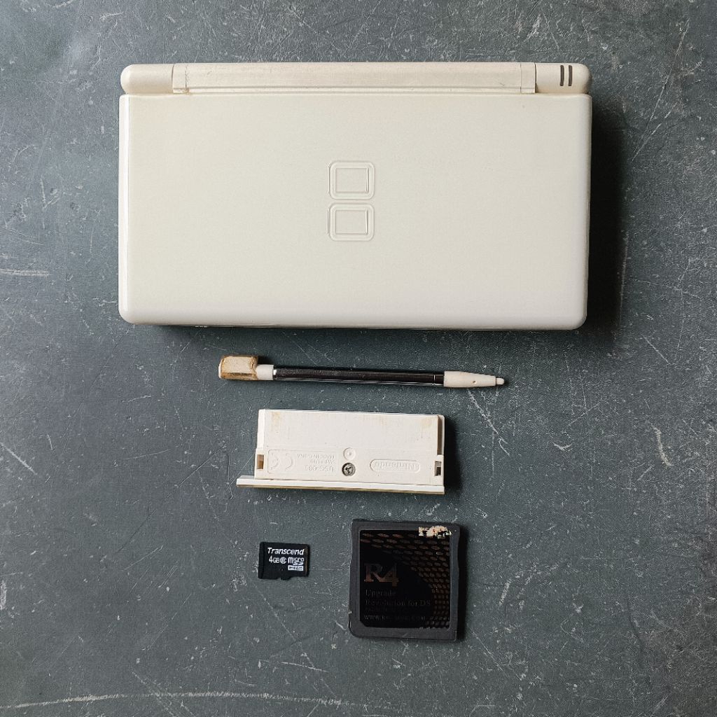NINTENDO DS NDS LITE 4GB WYSIWYG