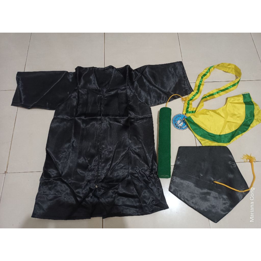 Baju wisuda TK set lengkap preloved