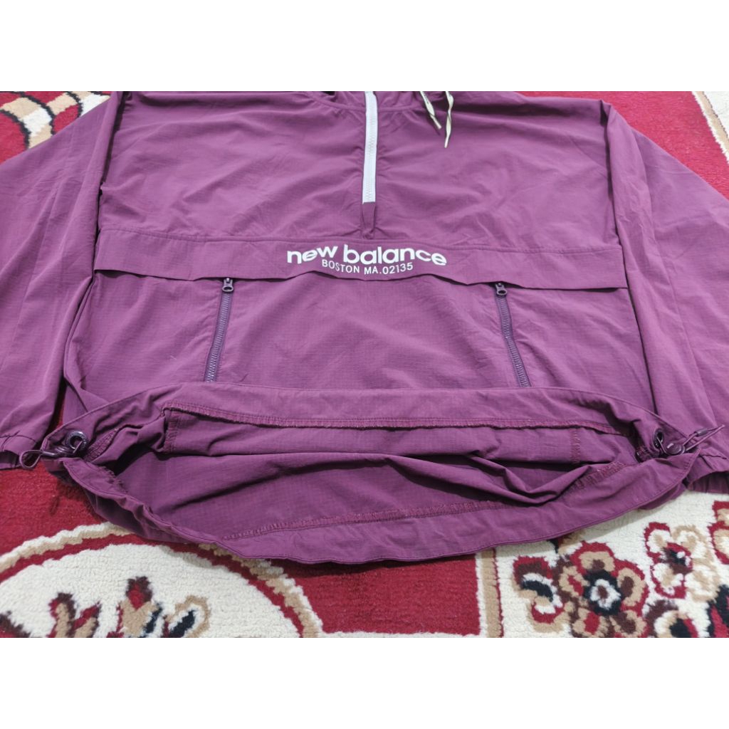 Jaket Windbreaker NB