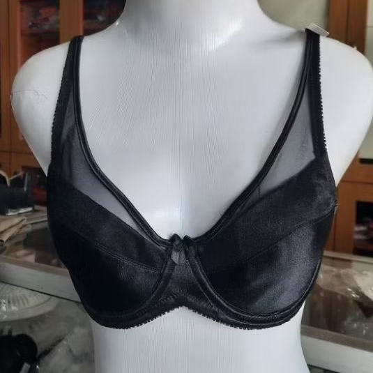 bra wanita justine ada kawat avon busa tipis  merk avon harga keluar wilayah batam.