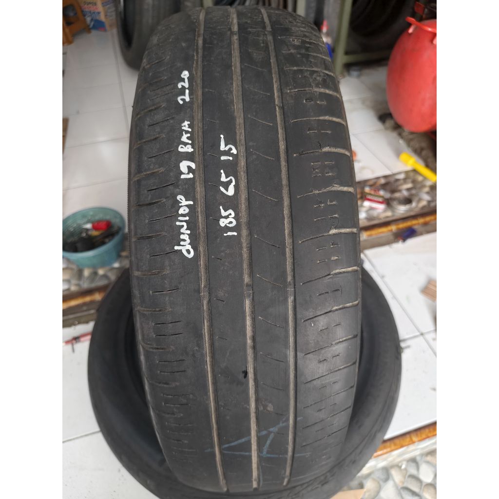 Ban Mobil bekas garitan Dunlop 185/65 R15 Enasave EC300. Tambalan 1 tahun pembuatan 2019 BAA