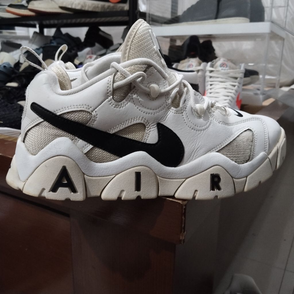 Nike Air Barrage White Black size 43 (US 9,5)