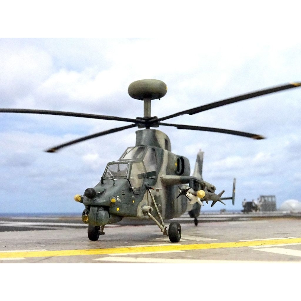 miniatur pajangan diecast helikopter helikopter eurocopter Tiger ec665