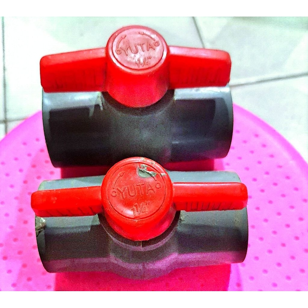 Stop kran 1 1/4" merek Yuta