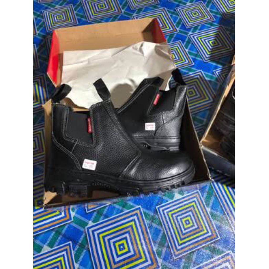 sepatu safety RED PARKER