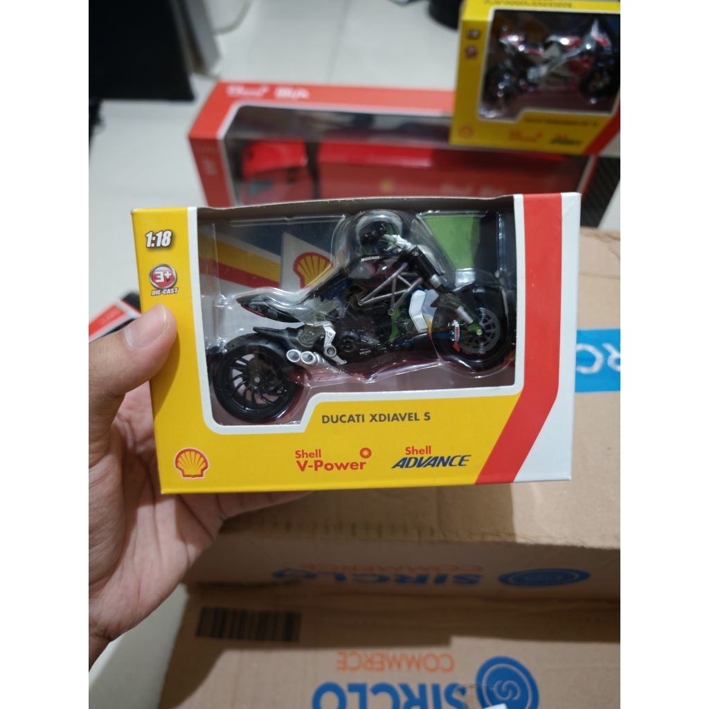 Burago X Shell Indonesia diecast dan Truck Diorama BNIB NEW/BARU