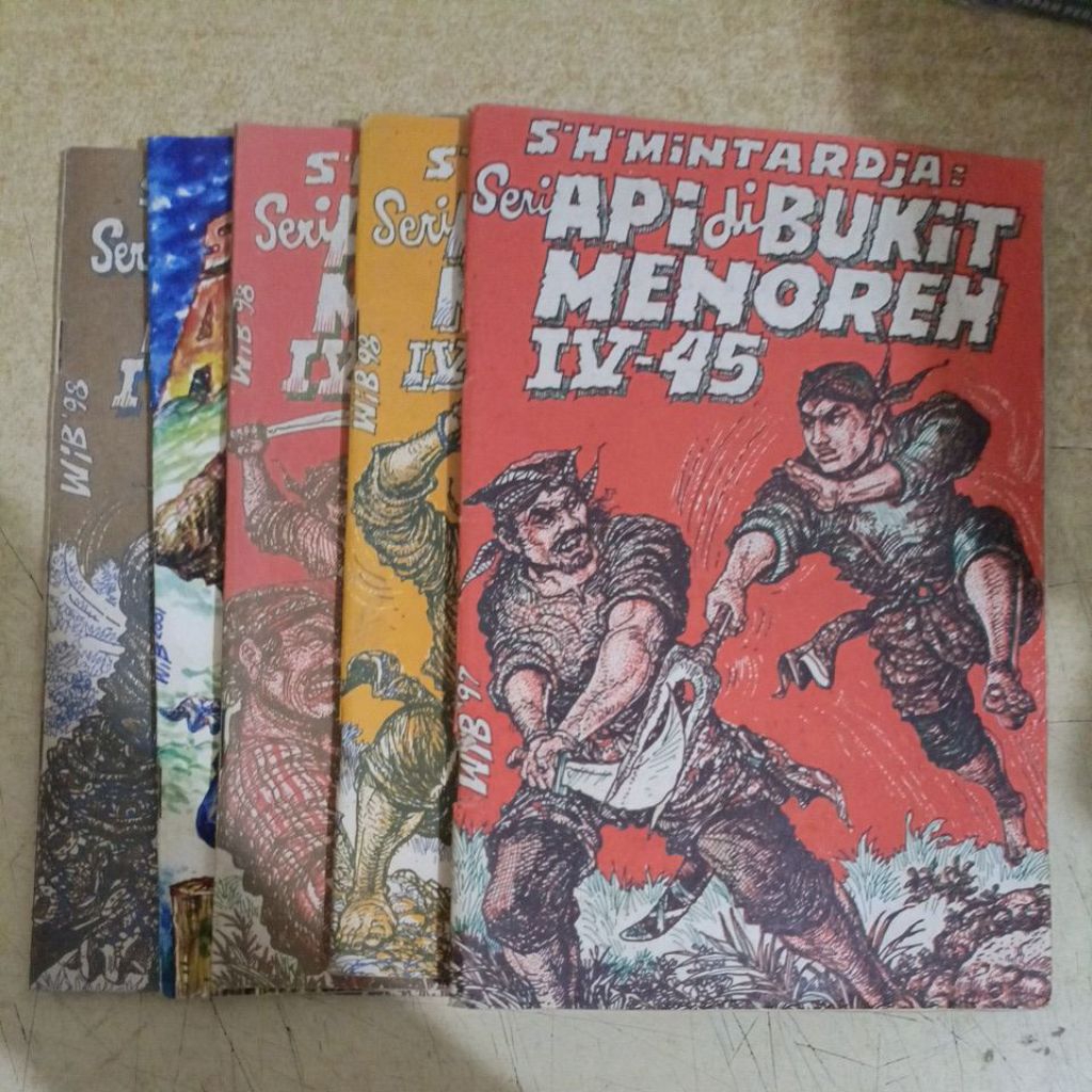 Buku S. H. MINTARDJA Seri Api Dibukit Menoreh Seri IV