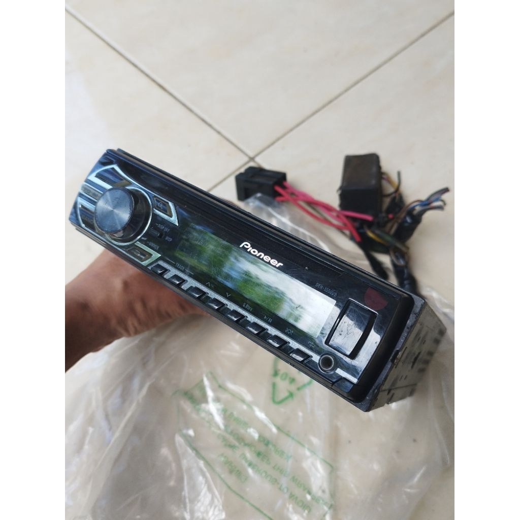 Single din Pioneer DEH-1550UB