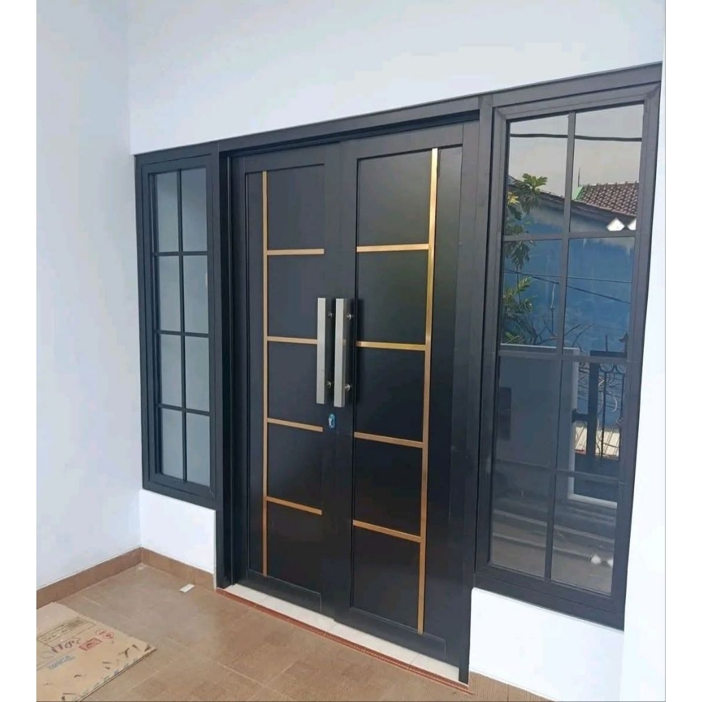 baca deskripsi.pintu aluminium full set,kusen 4in,2 daun pintu dan 2 daun jendela,isian pintu ACP.
