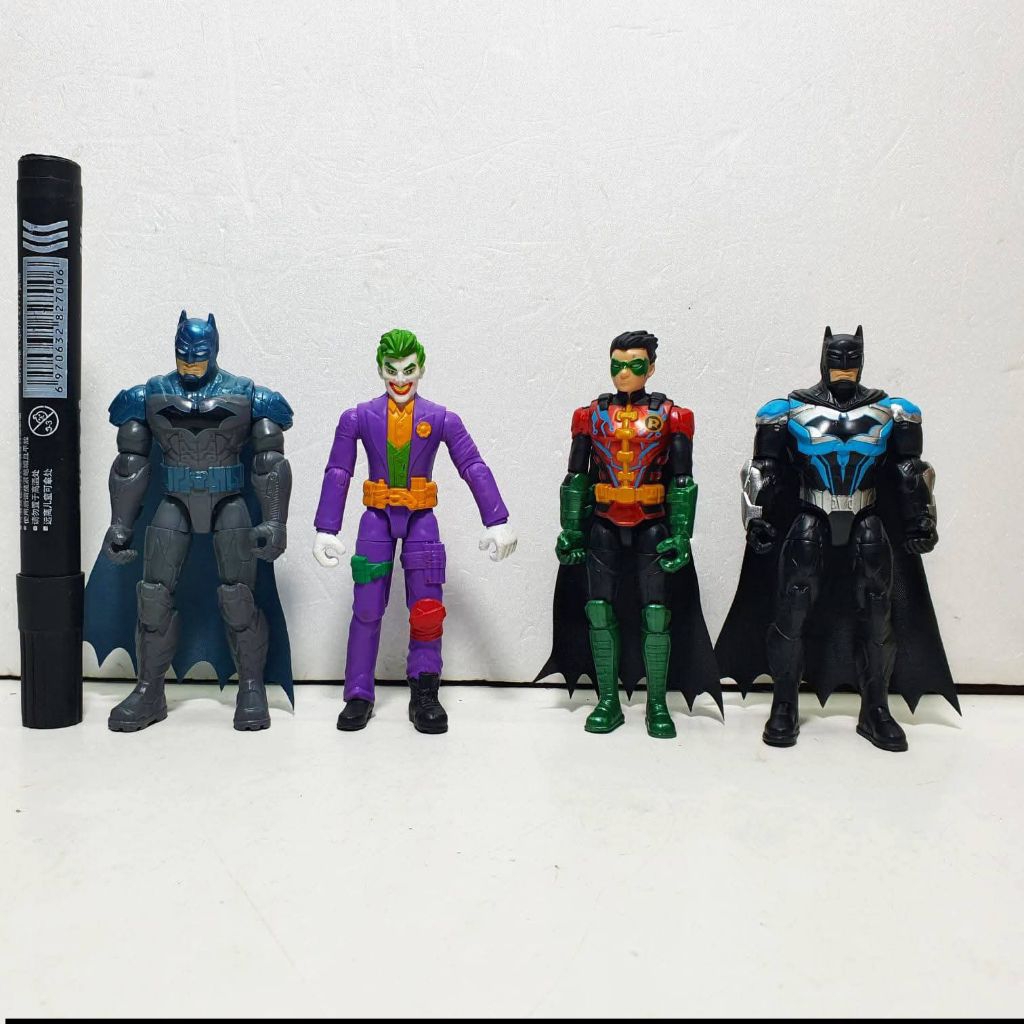 mainan action figureBatman, Robin, and The Joker,  armored Batman figure.spin master
tinggi sekitar 