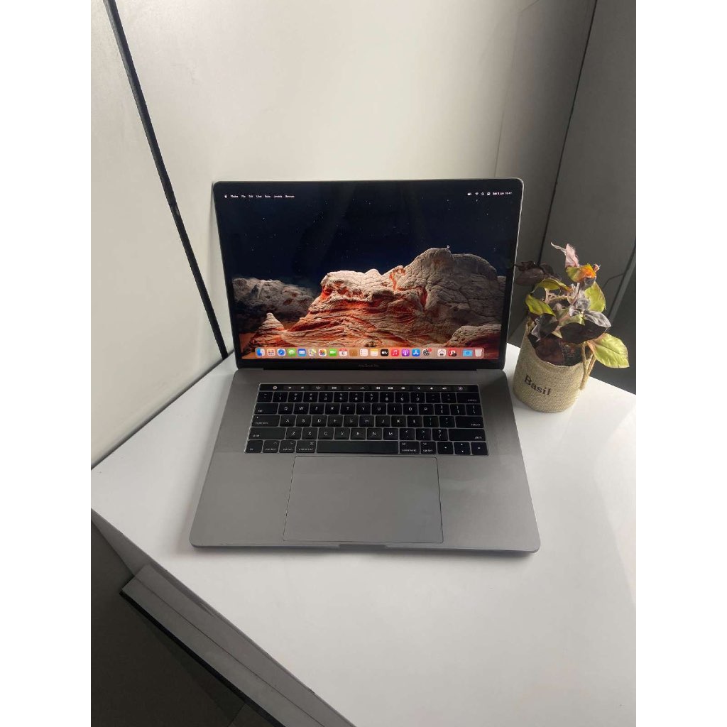 MacBook Pro 2017 16/512 GB Grey 15 Inch #1