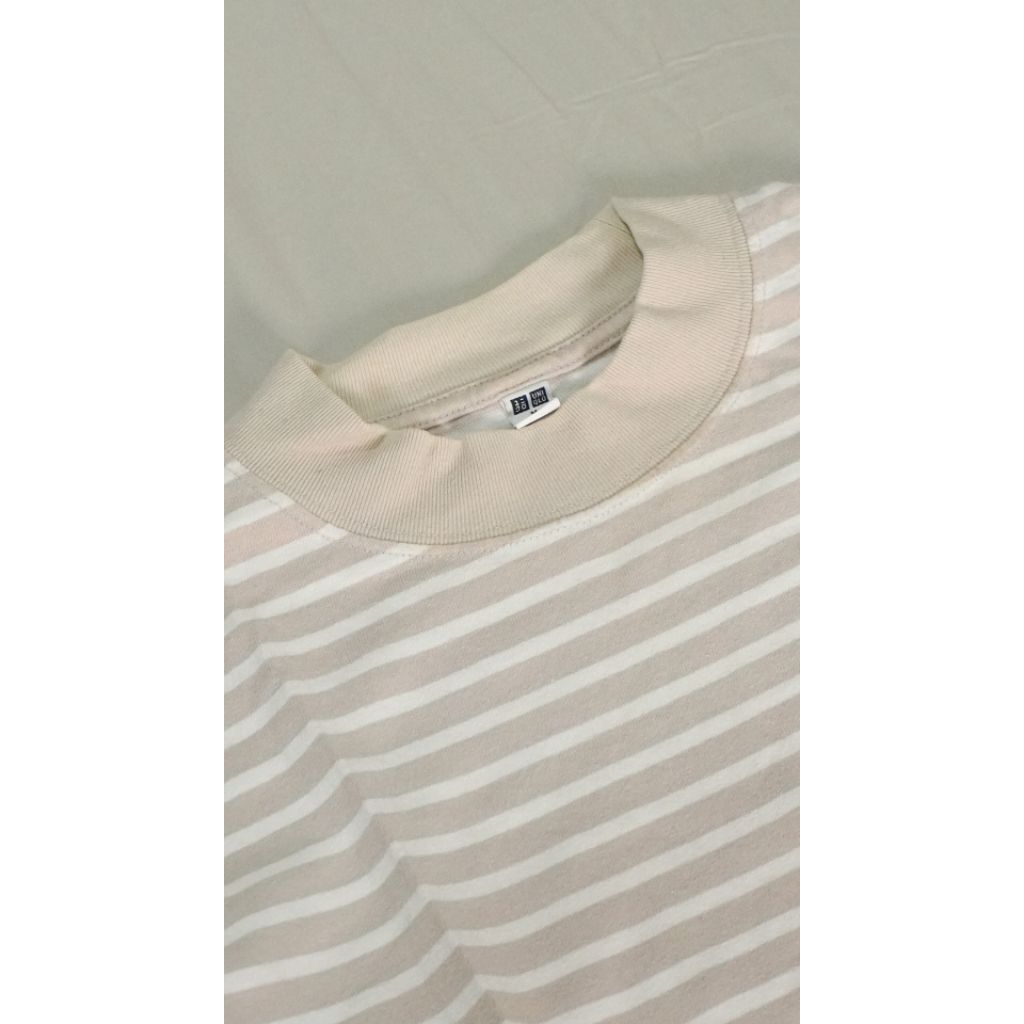 Kaos Uniqlo Garis Cream M
