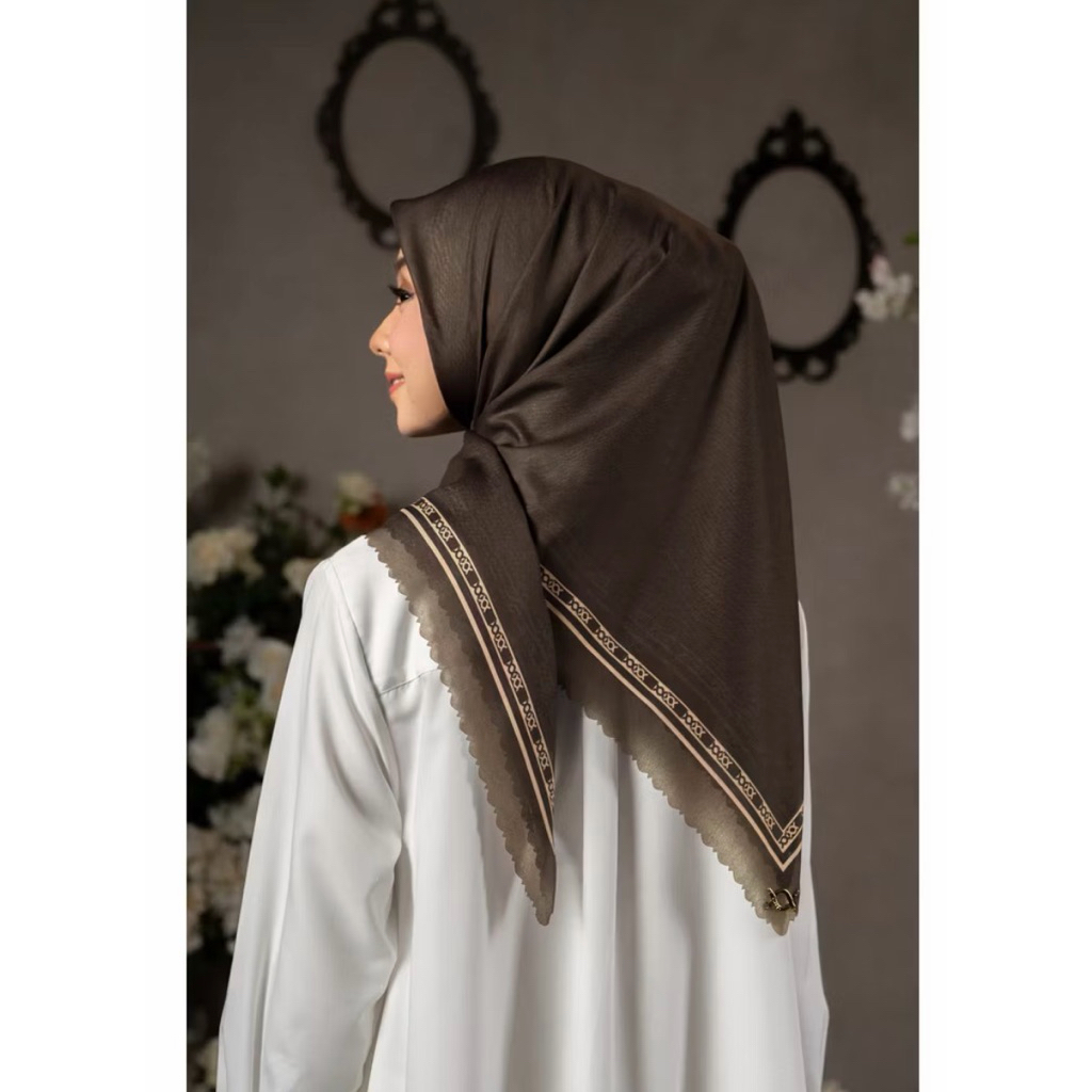 Monogram daily Bistre Chain Dayu Charlotte Mandalika Alphabet Buton Meranti Scarf Saphire Bluewood R