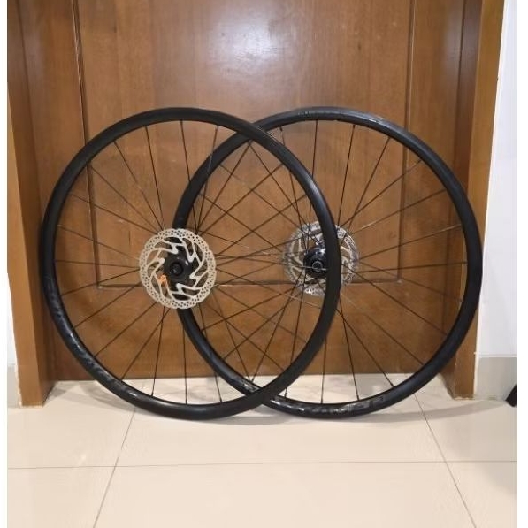 Wheelset Alloy Bontrager Affinity TLR + Rotor Shimano RT30
