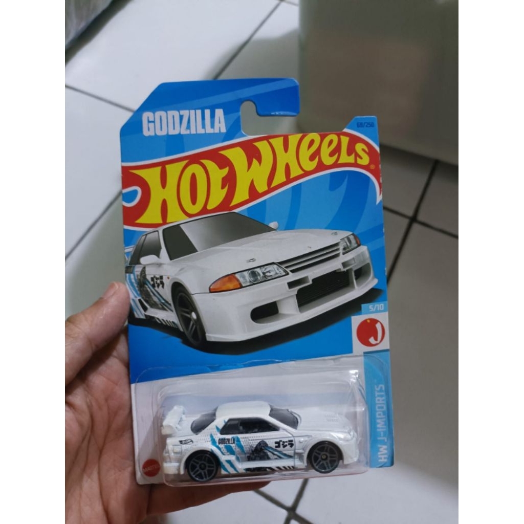 Hotwheels godzilla R32