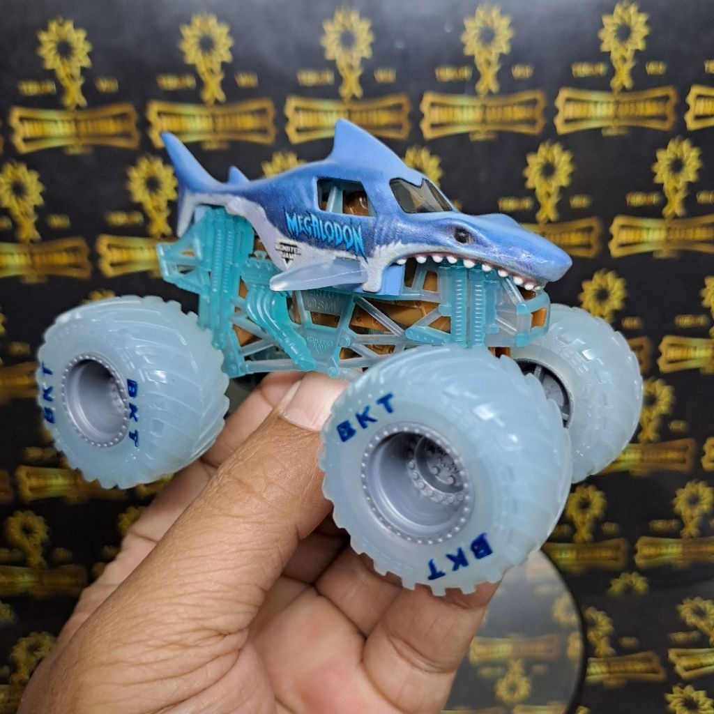 LOOSE MONSTER JAM LOOSE MONSTER JAM MEGALODON VELG SILVER MONSTER JAM 1:64 MONSTER JAM KOLPRI KONDIS