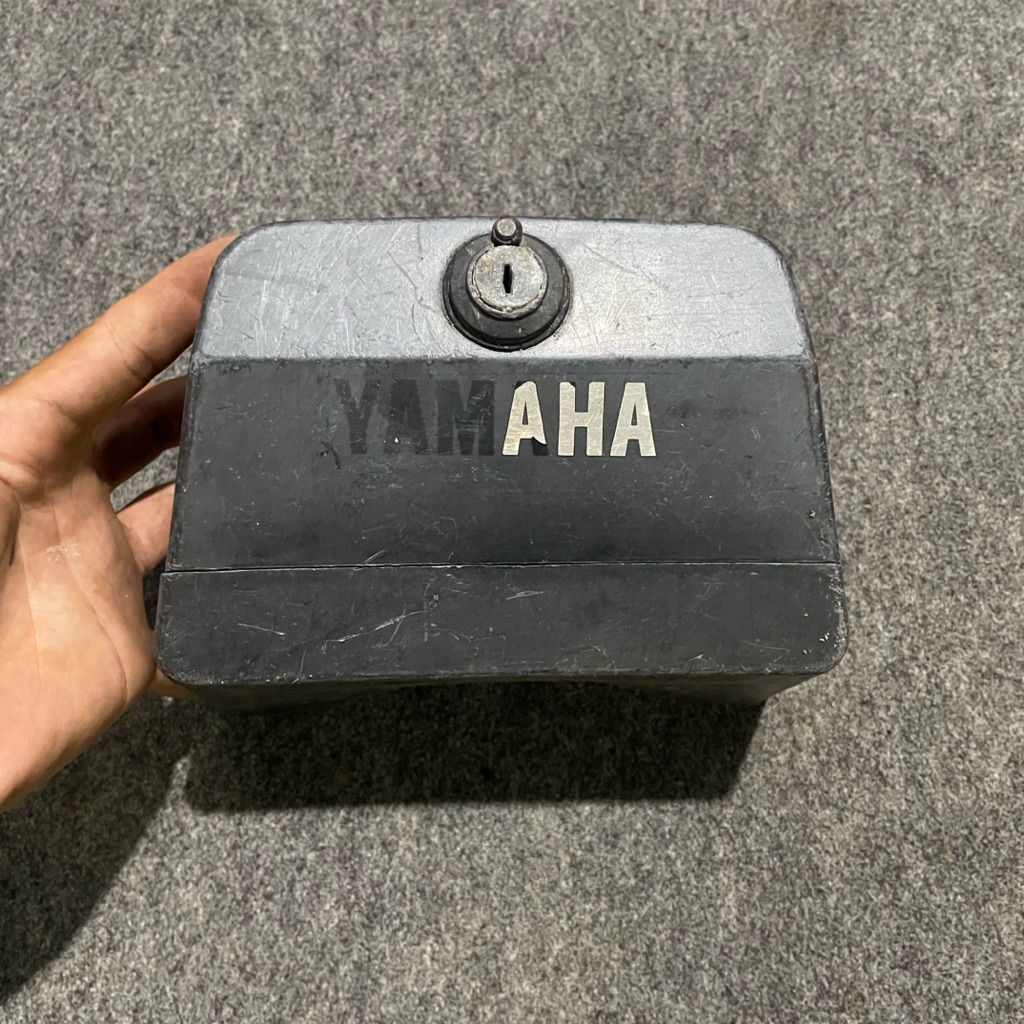 Cover tutup toolbox toolkit bagasi belakang begel behel yamaha rx king original second