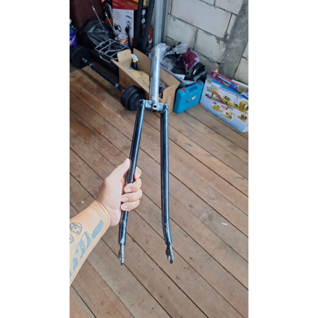 Fork standart non OS fixie model Akisu 700c max. 28c. Mepet.